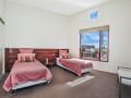 HEARN'S BEACHSIDE VILLA 9 Villa, Port Fairy - thumb 10