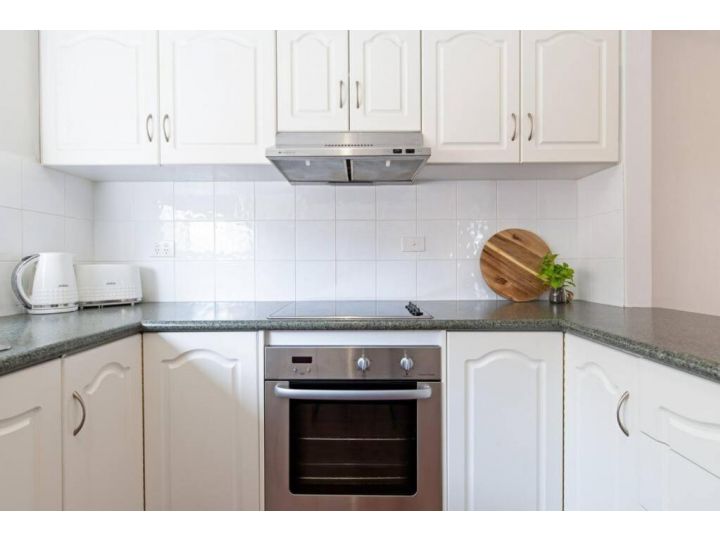 HEN001 Coastal Beach Retreat Cosy 2BR Apartment Apartment, Henley Beach South - imaginea 5