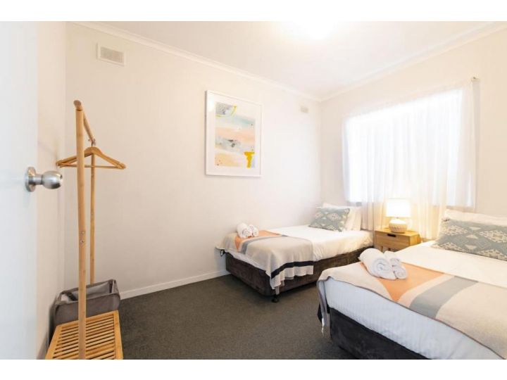 HEN001 Coastal Beach Retreat Cosy 2BR Apartment Apartment, Henley Beach South - imaginea 3