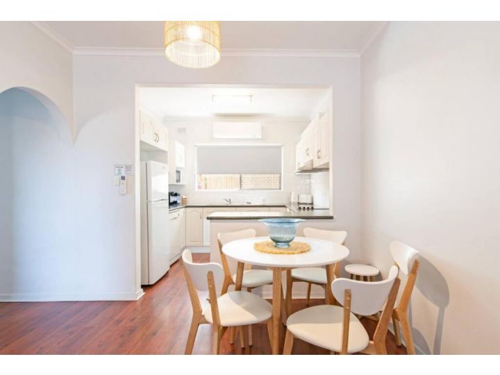HEN001 Coastal Beach Retreat Cosy 2BR Apartment Apartment, Henley Beach South - imaginea 10