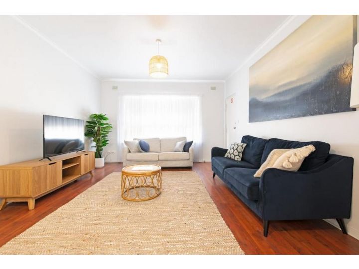 HEN001 Coastal Beach Retreat Cosy 2BR Apartment Apartment, Henley Beach South - imaginea 1