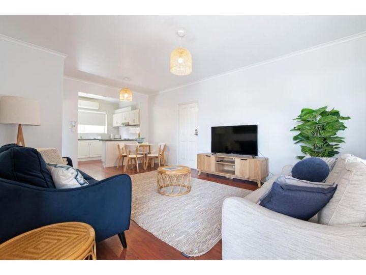 HEN001 Coastal Beach Retreat Cosy 2BR Apartment Apartment, Henley Beach South - imaginea 9