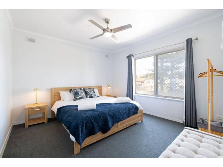 HEN001 Coastal Beach Retreat Cosy 2BR Apartment Apartment, Henley Beach South - imaginea 8