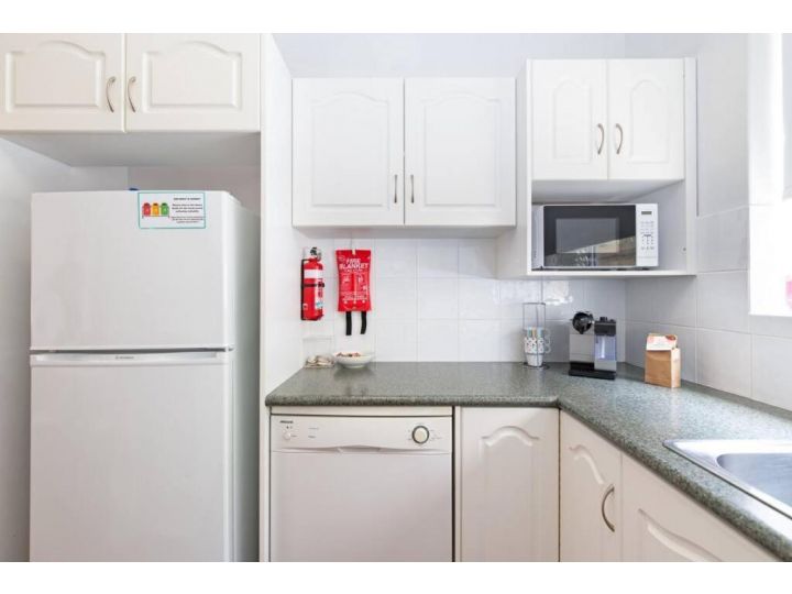 HEN001 Coastal Beach Retreat Cosy 2BR Apartment Apartment, Henley Beach South - imaginea 7