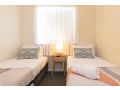 HEN001 Coastal Beach Retreat Cosy 2BR Apartment Apartment, Henley Beach South - thumb 12