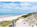 HEN001 Coastal Beach Retreat Cosy 2BR Apartment Apartment, Henley Beach South - thumb 4