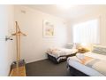 HEN001 Coastal Beach Retreat Cosy 2BR Apartment Apartment, Henley Beach South - thumb 3