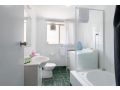 HEN001 Coastal Beach Retreat Cosy 2BR Apartment Apartment, Henley Beach South - thumb 16