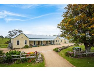 Henkley Cottage 1 - Isaiah Guest house, Central Tilba - 2