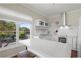 Henzell Street 28. Dicky Beach Guest house, Caloundra - 1