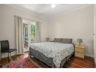 Henzell Street 28. Dicky Beach Guest house, Caloundra - 4