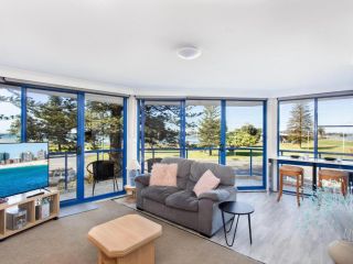 Heritage 202 Overlooking the Water Apartment, Tuncurry - 2