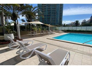 Hi Surf Beachfront Resort Apartments Aparthotel, Gold Coast - 1