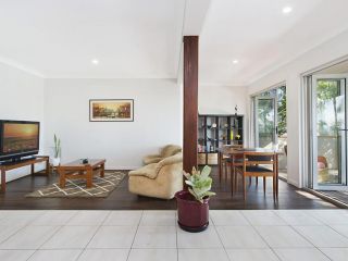 Hideaway in Coolangatta 1 bedroom retreat in a quiet leafy setting Apartment, Gold Coast - 2