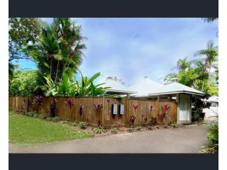 Hideaway - Tropical, lush beachfront home Guest house, Port Douglas - 5