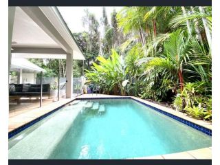 Hideaway - Tropical, lush beachfront home Guest house, Port Douglas - 2