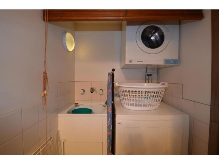High Plains Apartment, Australia - imaginea 16