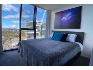 High Society Luxe 1BR Executive Apartment in the heart of Belconnen Views Pool Sauna Gym Spa WiFi Netflix Secure Parking Wine Apartment, New South Wales - 2