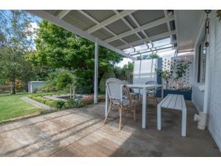 Hillcrest Light Filled Home with Stunning Garden Guest house, Orange - 5