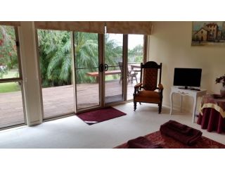 Hilltop Hideaway Bed and breakfast, Queensland - 4