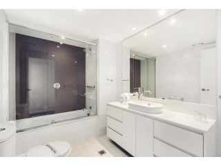 H Star Residences-- Paradise Stayz Apartment, Gold Coast - 5