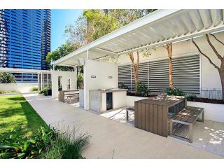 H Star Residences-- Paradise Stayz Apartment, Gold Coast - 3