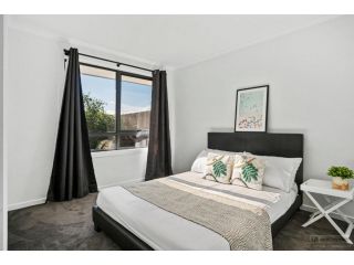 Hobart 4 bedroom Cosy Stayz Apartment, Tasmania - 2