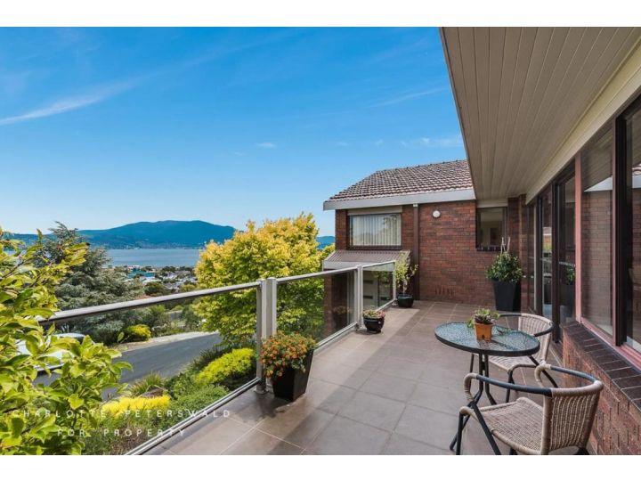 Hobart panoramic view with Spas Apartment, Tasmania - imaginea 9