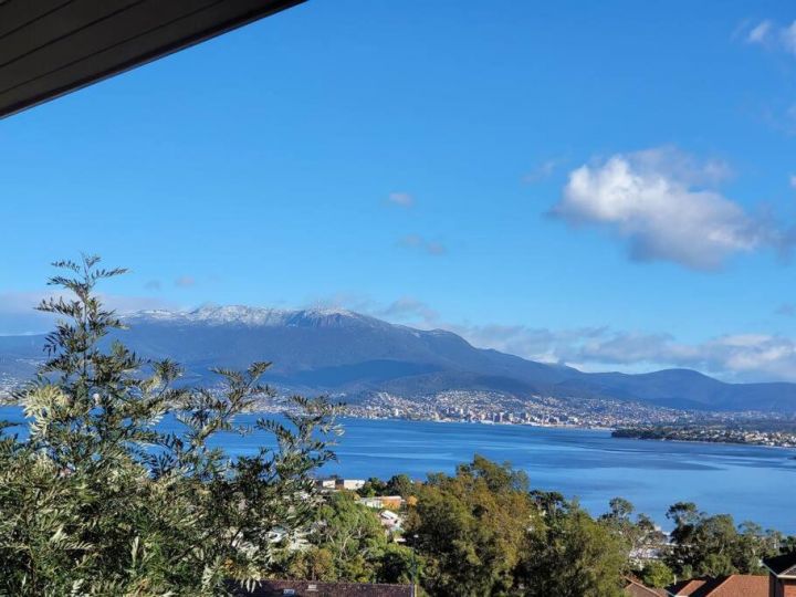 Hobart panoramic view with Spas Apartment, Tasmania - imaginea 3
