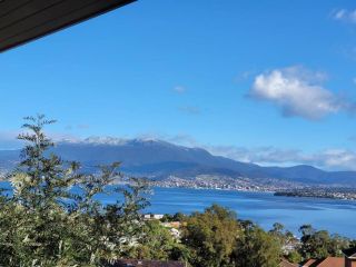 Hobart panoramic view with Spas Apartment, Tasmania - 3