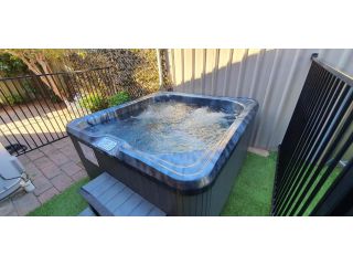 Renovated 2-bedroom unit with BBQ & SPA, ideal for holiday and business travel Guest house, Mildura - 3