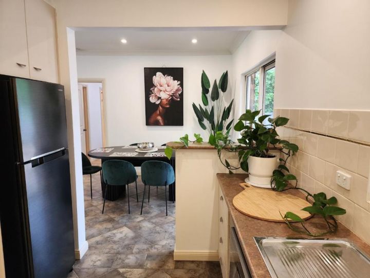 Holiday Haus Hahndorf - 4BR, Garden and Parking Guest house, Hahndorf - imaginea 9