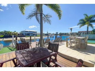 Coorumbong 36 - Six Bedroom Canal Home With Pool Guest house, Mooloolaba - 5