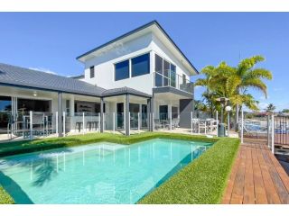 Coorumbong 36 - Six Bedroom Canal Home With Pool Guest house, Mooloolaba - 1