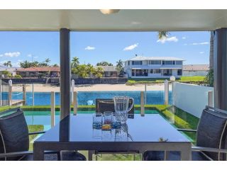 Coorumbong 36 - Six Bedroom Canal Home With Pool Guest house, Mooloolaba - 3