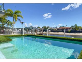 Coorumbong 36 - Six Bedroom Canal Home With Pool Guest house, Mooloolaba - 2