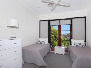 Tarcoola 41 - Five Bedroom Canal Home with Pool Guest house, Mooloolaba - 5