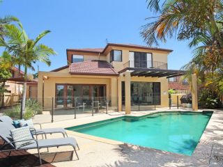 Tarcoola 41 - Five Bedroom Canal Home with Pool Guest house, Mooloolaba - 2