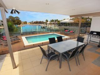Tarcoola 49 - Four Bedroom Canal Home with Pool Guest house, Mooloolaba - 5