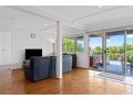 HOLIDAY HOME WITH OCEAN VIEWS / WAMBERAL Guest house, Wamberal - thumb 5