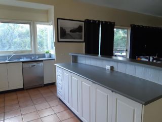 Elevated holiday house in bush setting overlooking wetlands Guest house, Ocean Grove - 3