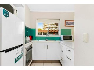 Superb 1 Bedroom Apartment near the Beach Apartment, Gold Coast - 2