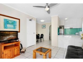 Superb 1 Bedroom Apartment near the Beach Apartment, Gold Coast - 5