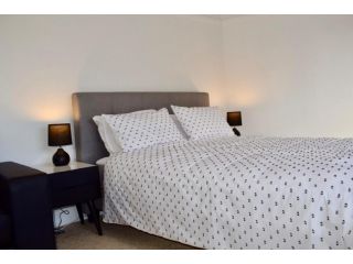 Cosy 3 Bedroom Apartment In Trendy Haberfield Apartment, Sydney - 2