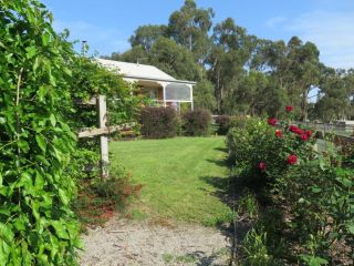 Honeyeater Cottage Bed and breakfast, Victoria - 3