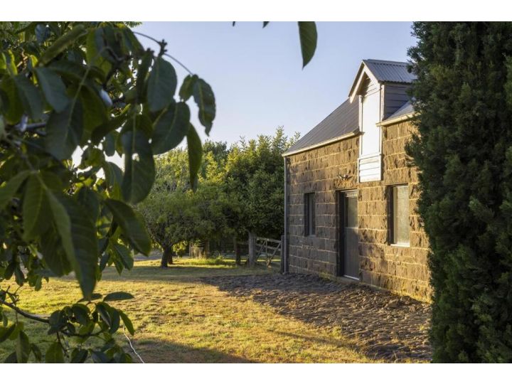 Honeysuckle Barn - Luxe barn in Private Garden Guest house, Kyneton - imaginea 9
