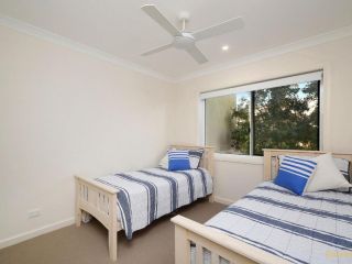 Wake up to Ocean Views in Sunlit Apartment Guest house, Wamberal - 5