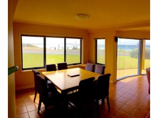 Horizons Beachfront Apartment Apartment, Port Fairy - 5