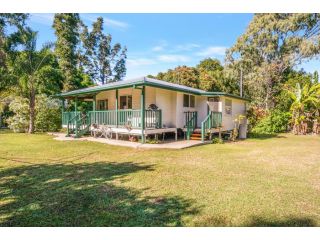 Hughes Hideaway - 2BR Cottage on 1 Acre w Air Con, King Beds Guest house, Yeppoon - 1