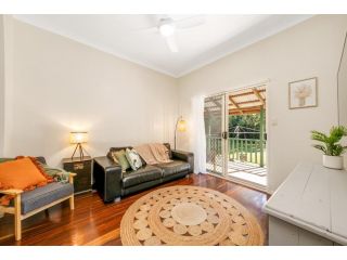 Hughes Hideaway - 2BR Cottage on 1 Acre w Air Con, King Beds Guest house, Yeppoon - 3